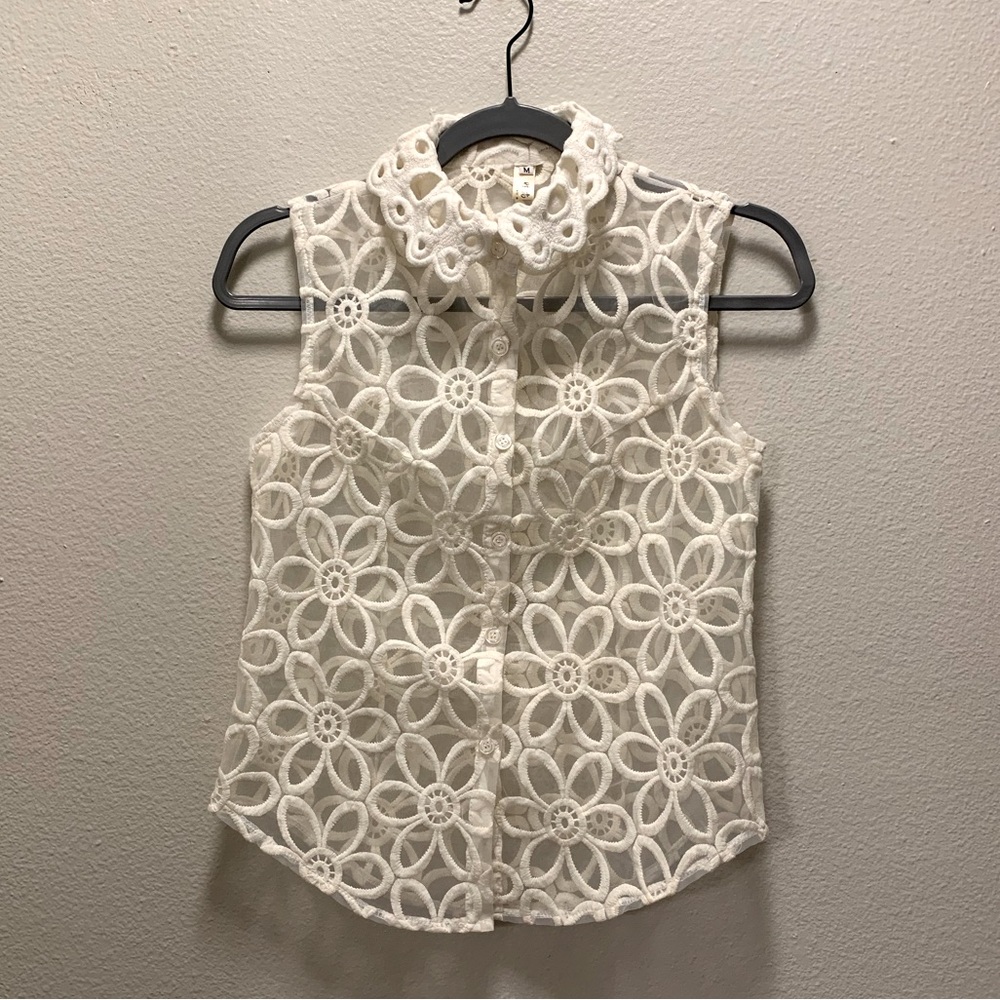Sheer white sleeveless floral embroidered button up shirt size medium